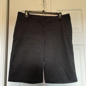 Women’s Talbots Sz 10 black/white polka dot walking shorts. Pockets front/back